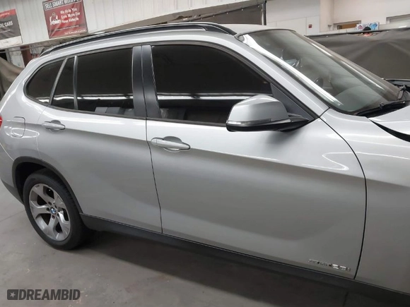 2015 BMW X1 sDrive28i with VIN WBAVM1C50FVW57526, listed as a IAAI auction lot 41888323 with 160,160 mi miles. Bid and sale history available at carsss.com. Image 13.