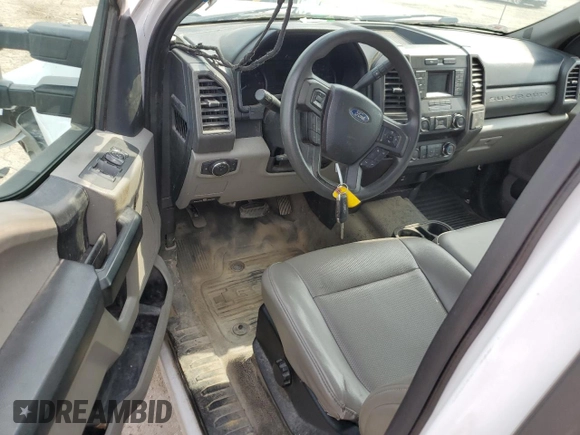 2019 Ford F-250 XL z VIN 1FT7W2B66KEG30444, wystawiony jako Copart lot #59357234 z przebiegiem Nie podano mil oraz Szkoda całkowita • Salvage title. Historia ofert i sprzedaży dostępna na DreamBid. Obrazek 8.