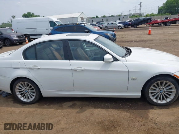 2011 BMW 3 Series 335i xDrive z VIN WBAPL5C55BA920128, wystawiony jako IAAI lot #42473523 z przebiegiem 96 481 mil mil oraz . Historia ofert i sprzedaży dostępna na DreamBid. Obrazek 14.