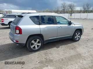 2016 Jeep Compass Latitude z VIN 1C4NJCEA3GD748900, wystawiony jako IAAI lot #42150337 z przebiegiem 72 190 mil mil oraz . Historia ofert i sprzedaży dostępna na DreamBid. Obrazek 4.