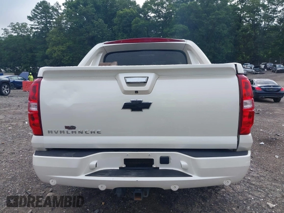 2013 Chevrolet Avalanche LTZ with VIN 3GNMCGE01DG280823, listed as a IAAI auction lot 42523302 with 193,255 mi miles and . Bid and sale history available at DreamBid. Image 16.