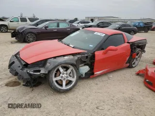 2011 Chevrolet Corvette 1LT z VIN 1G1YE2DW6B5104568, wystawiony jako Copart lot #44771435 z przebiegiem Nie podano mil oraz Szkoda całkowita • Salvage title. Historia ofert i sprzedaży dostępna na DreamBid. Obrazek 1.