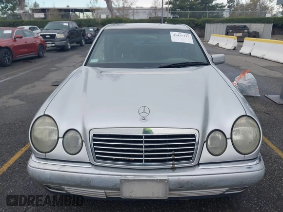 1997 Mercedes-Benz E-Class with VIN WDBJF55FXVJ033553, listed as a IAAI auction lot 41425117 with 280,019 mi miles. Bid and sale history available at carsss.com. Image 11.