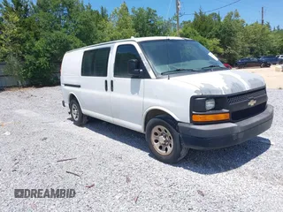 2012 Chevrolet Express Cargo z VIN 1GCSGAFX2C1138474, wystawiony jako IAAI lot #42203857 z przebiegiem 304 111 mil mil oraz . Historia ofert i sprzedaży dostępna na DreamBid. Obrazek 1.