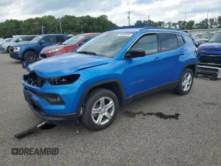 2023 Jeep Compass Latitude z VIN 3C4NJDBN1PT537959, wystawiony jako Copart lot #59963855 z przebiegiem 24 636 mil mil oraz Szkoda całkowita • Salvage title. Historia ofert i sprzedaży dostępna na DreamBid. Obrazek 1.