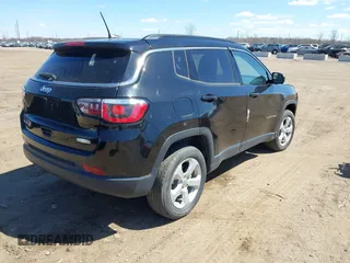2018 Jeep Compass Latitude with VIN 3C4NJDBB6JT101024, listed as a IAAI auction lot 42061228 with 48,771 mi miles. Bid and sale history available at carsss.com. Image 4.