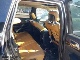 2011 Jeep Grand Cherokee Laredo with VIN 1J4RR4GG2BC585859, listed as a IAAI auction lot 41901919 with 272,585 mi miles. Bid and sale history available at carsss.com. Image 8.
