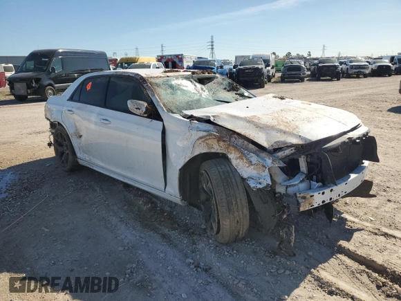 2022 Chrysler 300 Touring L with VIN 2C3CCADG1NH163135, listed as a Copart auction lot 84762584 with 40,688 mi miles and Salvage Title. Bid and sale history available at carsss.com. Image 4.