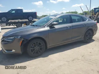 2015 Chrysler 200 Limited z VIN 1C3CCCAB8FN745942, wystawiony jako Copart lot #52119305 z przebiegiem Nie podano mil oraz Szkoda całkowita • Salvage title. Historia ofert i sprzedaży dostępna na DreamBid. Obrazek 1.