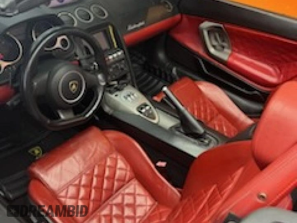 2013 Lamborghini Gallardo z VIN ZHWGU6BZ7DLA12511, wystawiony jako Copart lot #85780924 z przebiegiem 35 386 mil mil oraz Szkody całkowita. Historia ofert i sprzedaży dostępna na DreamBid. Obrazek 7.