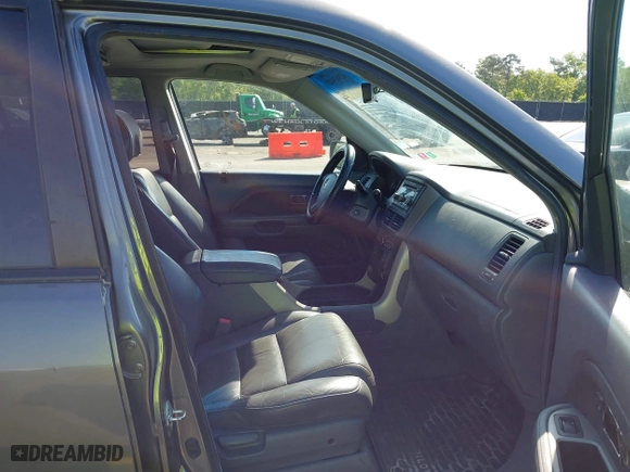 2008 Honda Pilot EX-L with VIN 5FNYF18598B057446, listed as a IAAI auction lot 42063418 with 181,749 mi miles. Bid and sale history available at carsss.com. Image 5.