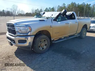 2019 Ram 2500 Lone Star with VIN 3C6UR5DL1KG663656, listed as a IAAI auction lot 41329641 with 124,361 mi miles and . Bid and sale history available at DreamBid. Image 18.