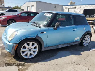 2003 MINI Hardtop S z VIN WMWRE33493TD58631, wystawiony jako Copart lot #49256115 z przebiegiem 288 066 mil mil oraz Szkoda całkowita • Salvage title. Historia ofert i sprzedaży dostępna na DreamBid. Obrazek 1.