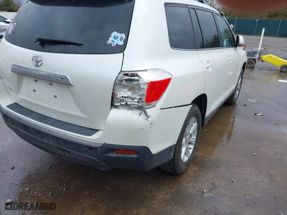2013 Toyota Highlander with VIN 5TDZK3EH0DS098788, listed as a IAAI auction lot 41714590 with 135,317 mi miles. Bid and sale history available at carsss.com. Image 6.