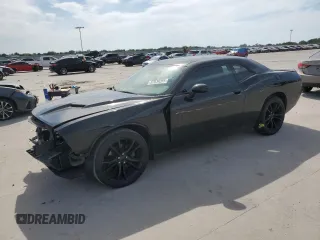 2016 Dodge Challenger SXT z VIN 2C3CDZAG7GH158010, wystawiony jako Copart lot #57030265 z przebiegiem 108 694 mil mil oraz Szkoda całkowita • Salvage title. Historia ofert i sprzedaży dostępna na DreamBid. Obrazek 1.