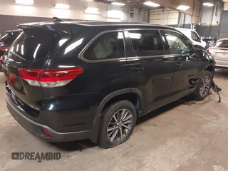 2018 Toyota Highlander SE with VIN 5TDJZRFH9JS494224, listed as a IAAI auction lot 42402768 with 49,912 mi miles and . Bid and sale history available at DreamBid. Image 4.