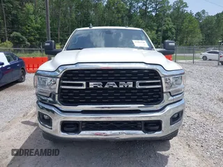 2024 Ram 2500 Big Horn z VIN 3C6UR5DL4RG154221, wystawiony jako IAAI lot #42462540 z przebiegiem 36 235 mil mil oraz . Historia ofert i sprzedaży dostępna na DreamBid. Obrazek 12.