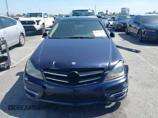 2014 Mercedes-Benz C 250 с VIN WDDGJ4HB1EG259318, выставлен на аукционе IAAI как лот 41817340 с пробегом 154 570 миль миль и . История ставок и продаж доступна на DreamBid. Изображение 13.