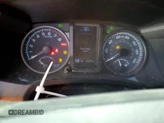 2020 Toyota Tacoma SR5 z VIN 3TMCZ5AN3LM328007, wystawiony jako Copart lot #50359925 z przebiegiem 81 091 mil mil oraz Szkoda całkowita • Salvage title. Historia ofert i sprzedaży dostępna na DreamBid. Obrazek 9.