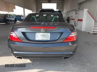 2012 Mercedes-Benz SLK 250 z VIN WDDPK4HA4CF036956, wystawiony jako IAAI lot #42382830 z przebiegiem 89 369 mil mil oraz . Historia ofert i sprzedaży dostępna na DreamBid. Obrazek 16.