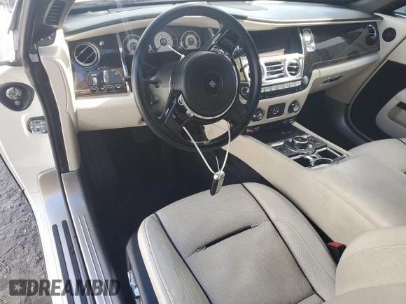 2014 Rolls-Royce Wraith z VIN SCA665C59EUX84411, wystawiony jako Copart lot #74548964 z przebiegiem Nie podano mil oraz Nie do naprawy. Historia ofert i sprzedaży dostępna na DreamBid. Obrazek 8.