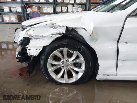 2015 Chrysler 300 Limited with VIN 2C3CCAAG1FH930942, listed as a IAAI auction lot 40791373 with 175,775 mi miles. Bid and sale history available at carsss.com. Image 6.