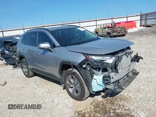 2022 Toyota RAV4 XLE with VIN 2T3P1RFV0NC272233, listed as a IAAI auction lot 40063654 with 9,703 mi miles and . Bid and sale history available at DreamBid. Image 1.