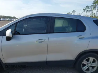 2020 Chevrolet Trax LS with VIN 3GNCJKSB3LL132835, listed as a IAAI auction lot 41724270 with 1 mi miles. Bid and sale history available at carsss.com. Image 14.