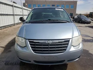 2005 Chrysler Town & Country Touring with VIN 2C4GP54L85R390595, listed as a Copart auction lot 53568185 with 177,250 mi miles and Salvage Title. Bid and sale history available at carsss.com. Image 5.