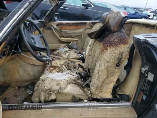 1981 Mercedes-Benz 380 SL z VIN WDBBA45A6BB008589, wystawiony jako Copart lot #52164975 z przebiegiem Nie podano mil oraz Nie do naprawy. Historia ofert i sprzedaży dostępna na DreamBid. Obrazek 7.