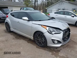 2013 Hyundai Veloster Turbo z VIN KMHTC6AE4DU173130, wystawiony jako IAAI lot #41987733 z przebiegiem 108 829 mil mil oraz . Historia ofert i sprzedaży dostępna na DreamBid. Obrazek 1.