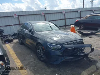 2022 Mercedes-Benz E 350 z VIN W1KZF8DB2NB097137, wystawiony jako IAAI lot #41778662 z przebiegiem 85 831 mil mil oraz . Historia ofert i sprzedaży dostępna na DreamBid. Obrazek 1.