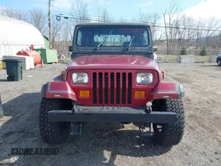 1987 Jeep Wrangler Laredo with VIN 2BCCZ8148HB535575, listed as a IAAI auction lot 41889583 with 221,521 mi miles. Bid and sale history available at carsss.com. Image 6.