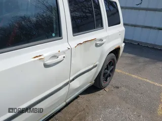 2010 Jeep Patriot Sport with VIN 1J4NT2GB5AD589535, listed as a IAAI auction lot 42021916 with 175,797 mi miles and . Bid and sale history available at carsss.com. Image 6.