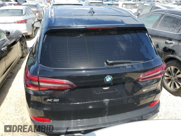 2021 BMW X5 xDrive40i with VIN 5UXCR6C07M9H20061, listed as a Copart auction lot 60442474 with 25,629 mi miles and Non repairable. Bid and sale history available at DreamBid. Image 6.