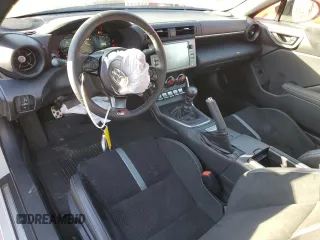 2023 Toyota 86 Premium z VIN JF1ZNBE15P9761124, wystawiony jako Copart lot #42998985 z przebiegiem 10 794 mil mil oraz Szkoda całkowita • Salvage title. Historia ofert i sprzedaży dostępna na DreamBid. Obrazek 8.
