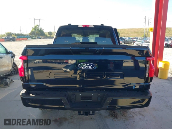2024 Ford F-150 Lightning z VIN 1FTVW3L72RWG23113, wystawiony jako IAAI lot #41447854 z przebiegiem 1 917 mil mil oraz . Historia ofert i sprzedaży dostępna na DreamBid. Obrazek 16.