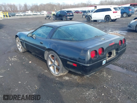 1992 Chevrolet Corvette z VIN 1G1YY23P4N5115915, wystawiony jako IAAI lot #41460625 z przebiegiem Nie podano mil oraz . Historia ofert i sprzedaży dostępna na DreamBid. Obrazek 3.