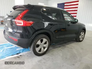 2021 Volvo XC40 Momentum z VIN YV4AC2HK8M2581963, wystawiony jako Copart lot #54700415 z przebiegiem 91 795 mil mil oraz Tytuł czysty. Historia ofert i sprzedaży dostępna na DreamBid. Obrazek 3.