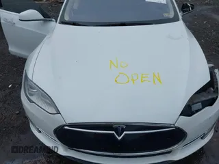2013 Tesla Model S Performance z VIN 5YJSA1CP9DFP20778, wystawiony jako IAAI lot #42511532 z przebiegiem Nie podano mil oraz . Historia ofert i sprzedaży dostępna na DreamBid. Obrazek 10.