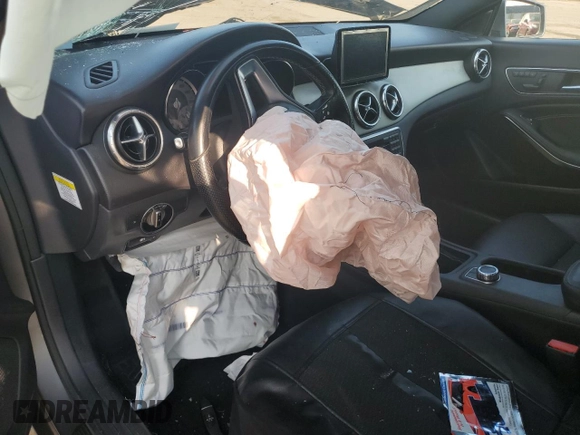 2014 Mercedes-Benz CLA 250 с VIN WDDSJ4EB2EN031483, выставлен на аукционе Copart как лот 59310925 с пробегом Не указан миль и Списание • Salvage title. История ставок и продаж доступна на DreamBid. Изображение 8.