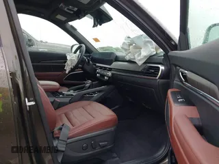 2024 Kia Telluride SX Prestige X-Pro with VIN 5XYP5DGCXRG530586, listed as a IAAI auction lot 42225560 with 7,880 mi miles and . Bid and sale history available at DreamBid. Image 5.