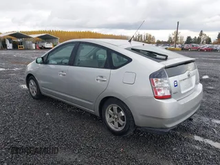 2005 Toyota Prius with VIN JTDKB22UX53105763, listed as a IAAI auction lot 40792034 with 188,889 mi miles. Bid and sale history available at carsss.com. Image 3.