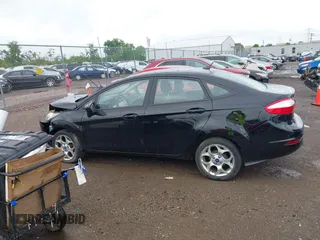 2018 Ford Fiesta SE z VIN 3FADP4BJ0JM104163, wystawiony jako IAAI lot #42306860 z przebiegiem 45 992 mil mil oraz . Historia ofert i sprzedaży dostępna na DreamBid. Obrazek 14.