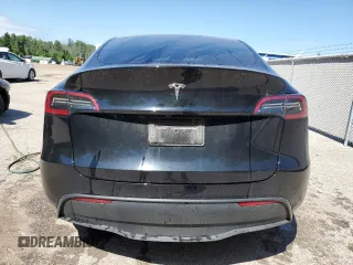 2024 Tesla Model Y z VIN 7SAYGDEDXRF991226, wystawiony jako Copart lot #62090255 z przebiegiem 42 853 mil mil oraz Szkoda całkowita • Salvage title. Historia ofert i sprzedaży dostępna na DreamBid. Obrazek 6.
