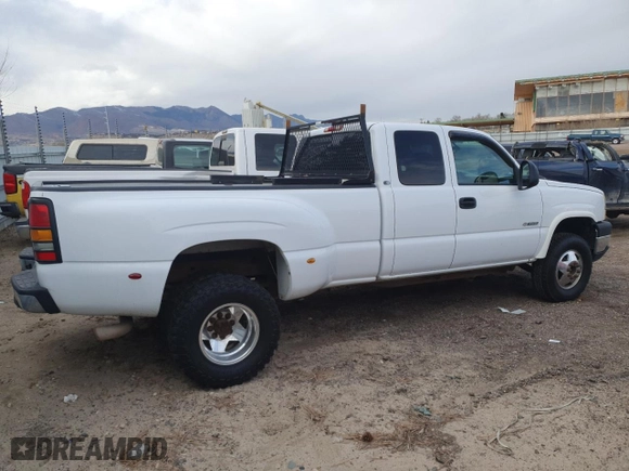 2004 Chevrolet Silverado 3500 with VIN 1GCJC39G84E193598, listed as a Copart auction lot 41412585 with 99,910 mi miles and Salvage Title. Bid and sale history available at carsss.com. Image 3.