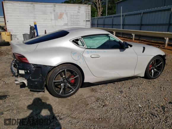 2021 Toyota Supra 3.0 z VIN WZ1DB0C03MW041279, wystawiony jako Copart lot #56318605 z przebiegiem 15 704 mil mil oraz Szkoda całkowita • Salvage title. Historia ofert i sprzedaży dostępna na DreamBid. Obrazek 3.