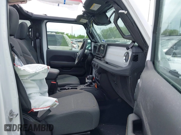 2025 Jeep Wrangler Sahara with VIN 1C4PJXEN1SW528297, listed as a IAAI auction lot 42131265 with 7,167 mi miles and . Bid and sale history available at DreamBid. Image 5.
