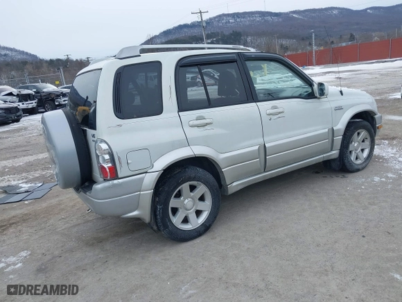 2005 Suzuki Grand Vitara LX with VIN JS3TD62V454200555, listed as a IAAI auction lot 41607081 with 101,552 mi miles. Bid and sale history available at carsss.com. Image 4.