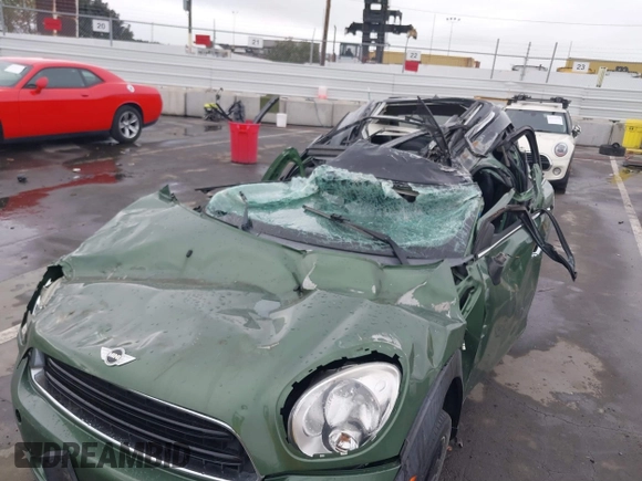 2015 MINI Countryman z VIN WMWZB3C59FWR43209, wystawiony jako IAAI lot #41761218 z przebiegiem Nie podano mil oraz . Historia ofert i sprzedaży dostępna na DreamBid. Obrazek 6.